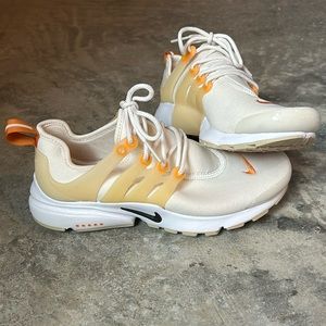 Nike tennis shoe, rarely worn